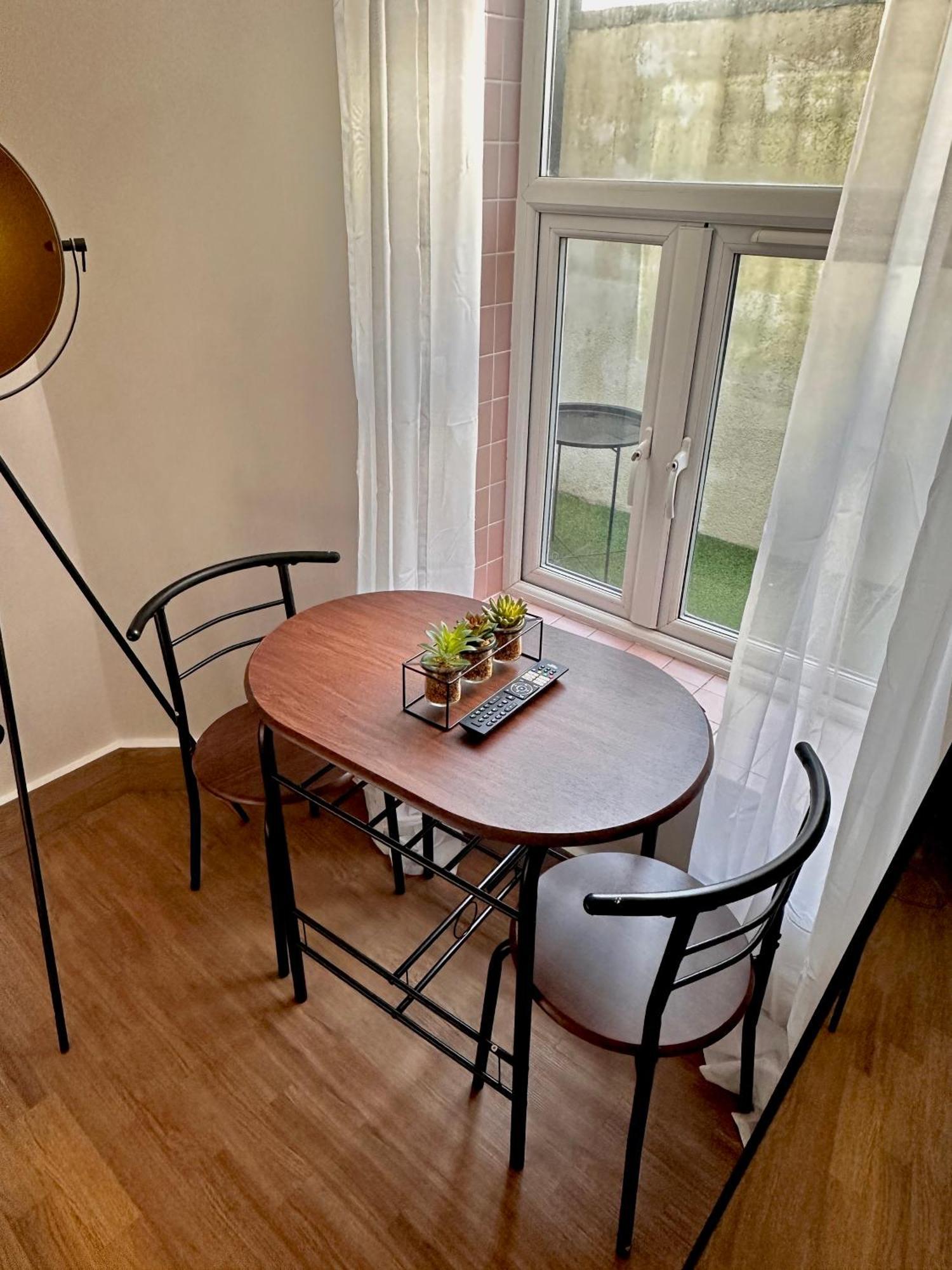 3 Apartment *